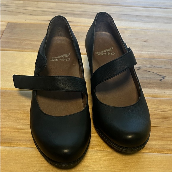 Dansko Lanie Black Women's Shoes - Picture 1 of 10